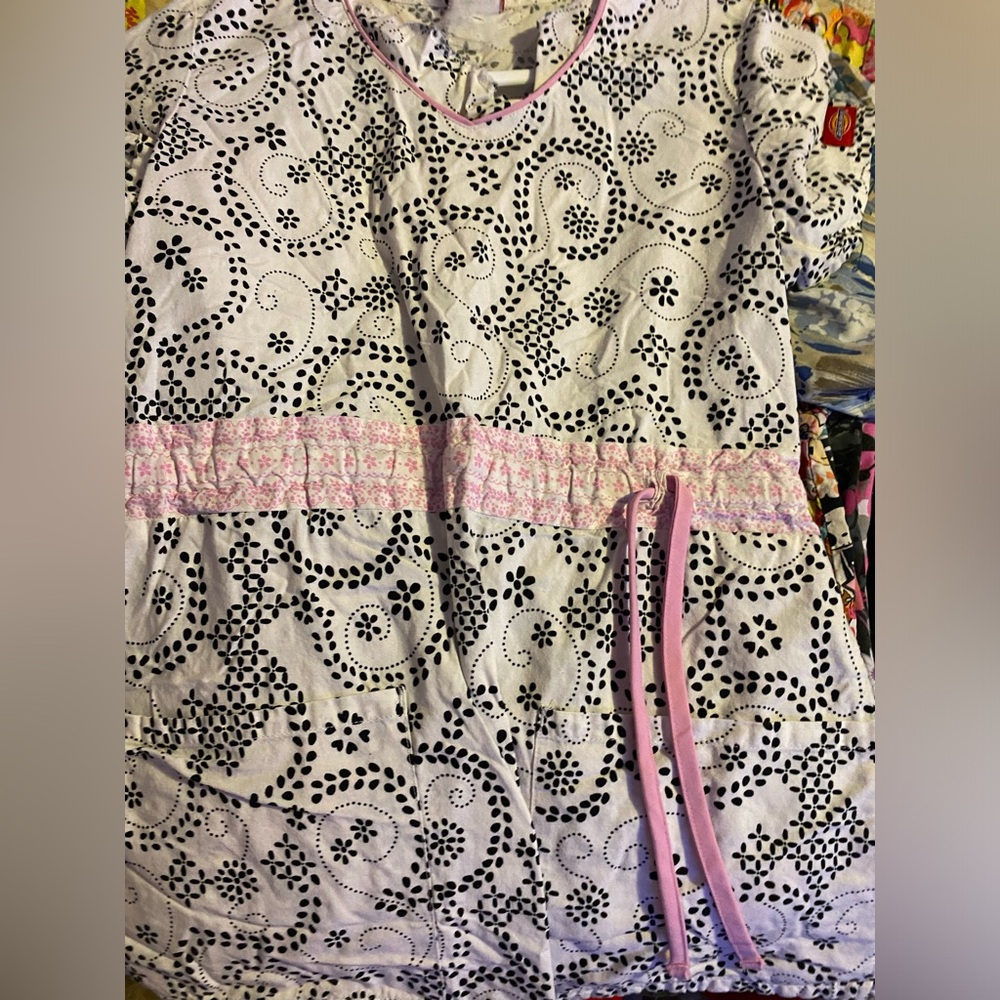 Women’s scrub top